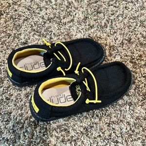 Boys-Wally Hey Dude shoes-black and yellow Y2